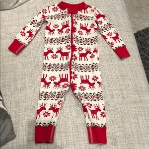 Hanna Andersson reindeer print zip up pajamas.